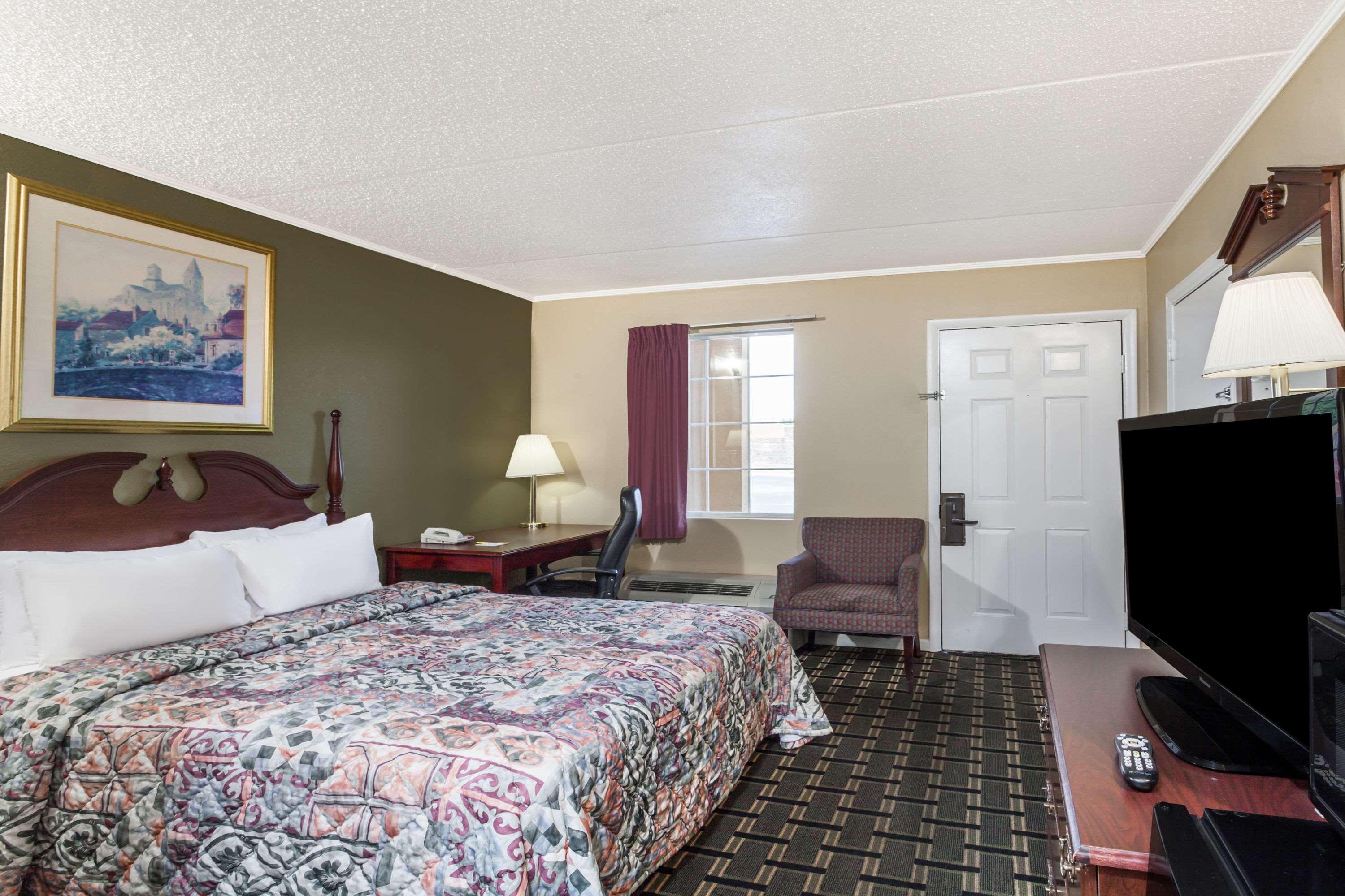 Days Inn By Wyndham Lenoir City Exteriör bild