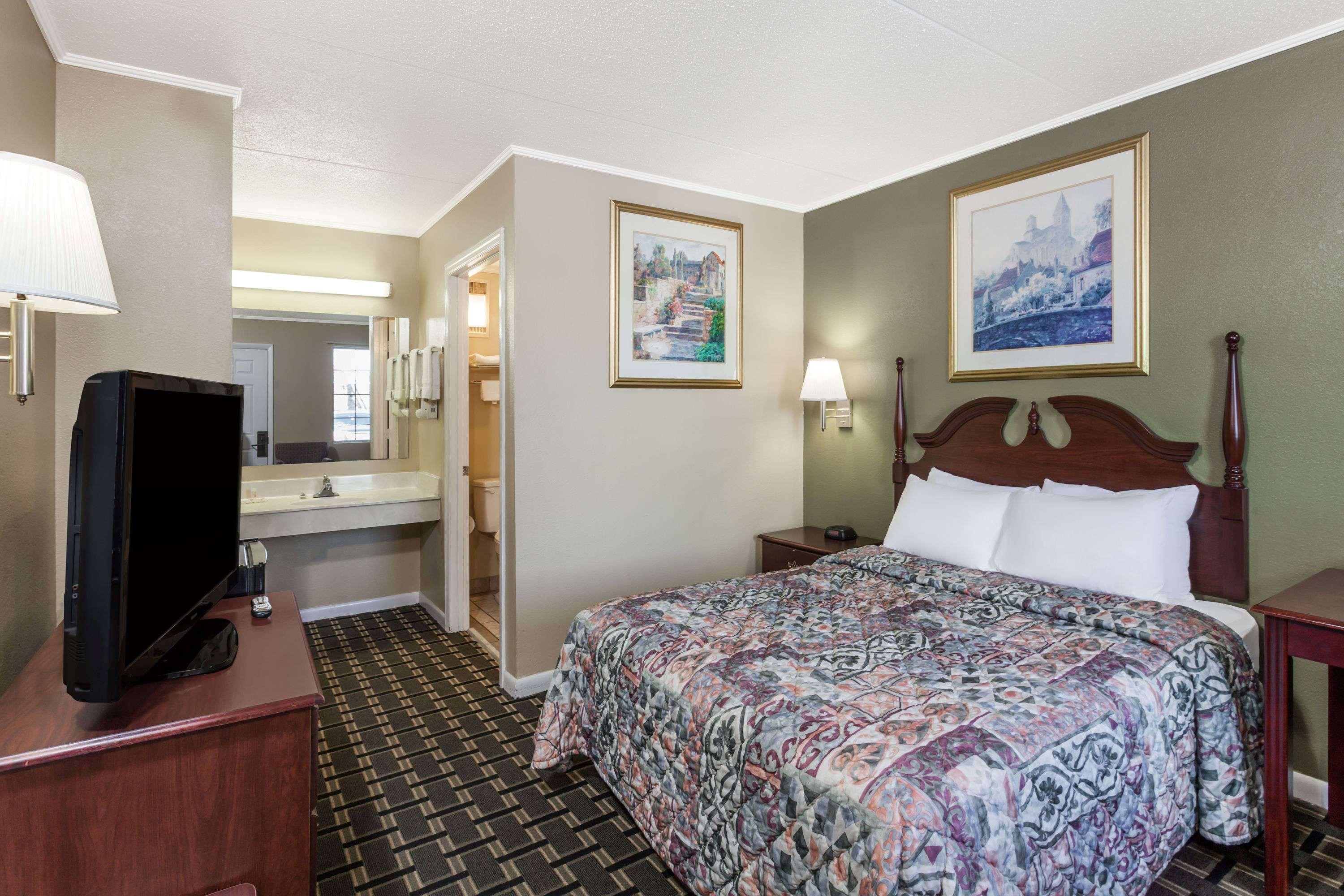 Days Inn By Wyndham Lenoir City Exteriör bild
